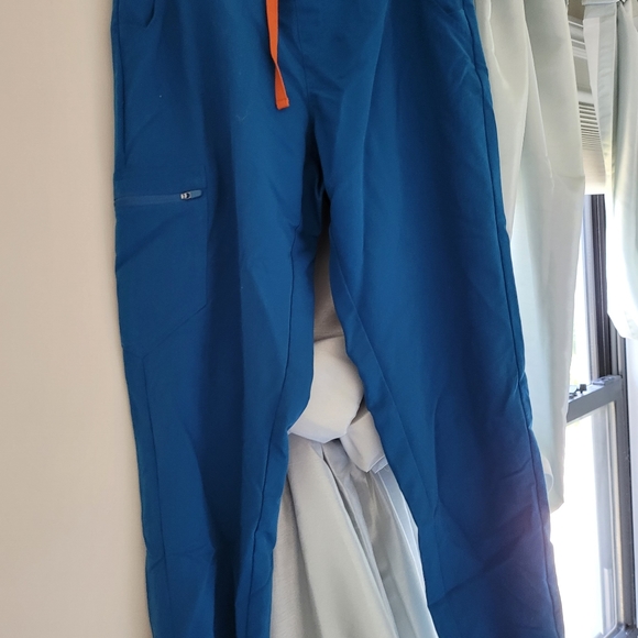 FIGS SCRUBS BUNDLE - Picture 6 of 10